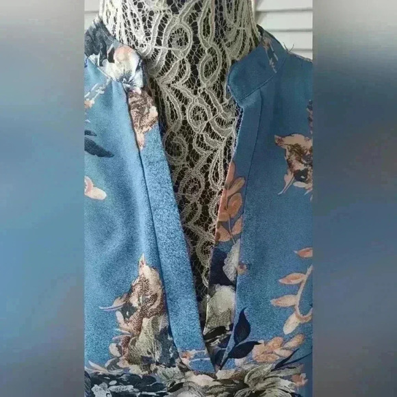 Eclipse Women's Medium Blouse  with Flowered Design - Picture 2 of 6